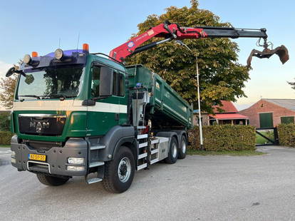 MAN TGS 26.400 6x6 2 zijdige kipper met HMF 1800 K2 autolaadkraan