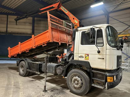 MAN 19.272 4x2 TIPPER + PALFINGER PK15002 (2003) - BIG AXLE / HUB REDUCTION - STEEL SPRING - 6 CYLINDERS - MECHANICAL