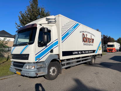 DAF LF 55.220 2007 closed box + lift