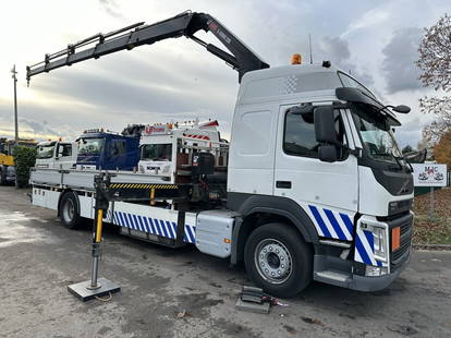 Volvo FM 330 PLATFORM (6m40) + CRANE HIAB 228 B-4 - *378.000km* - E6 - GLOBE - SLEEPERCAB - 19T - TOP CONDITION