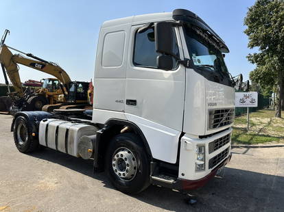 Volvo FH 440 LOW CAB MANUAL GEARBOX - *722.000km* - PTO HYDR - GOOD TIRES -A/C - GOOD CONDITION